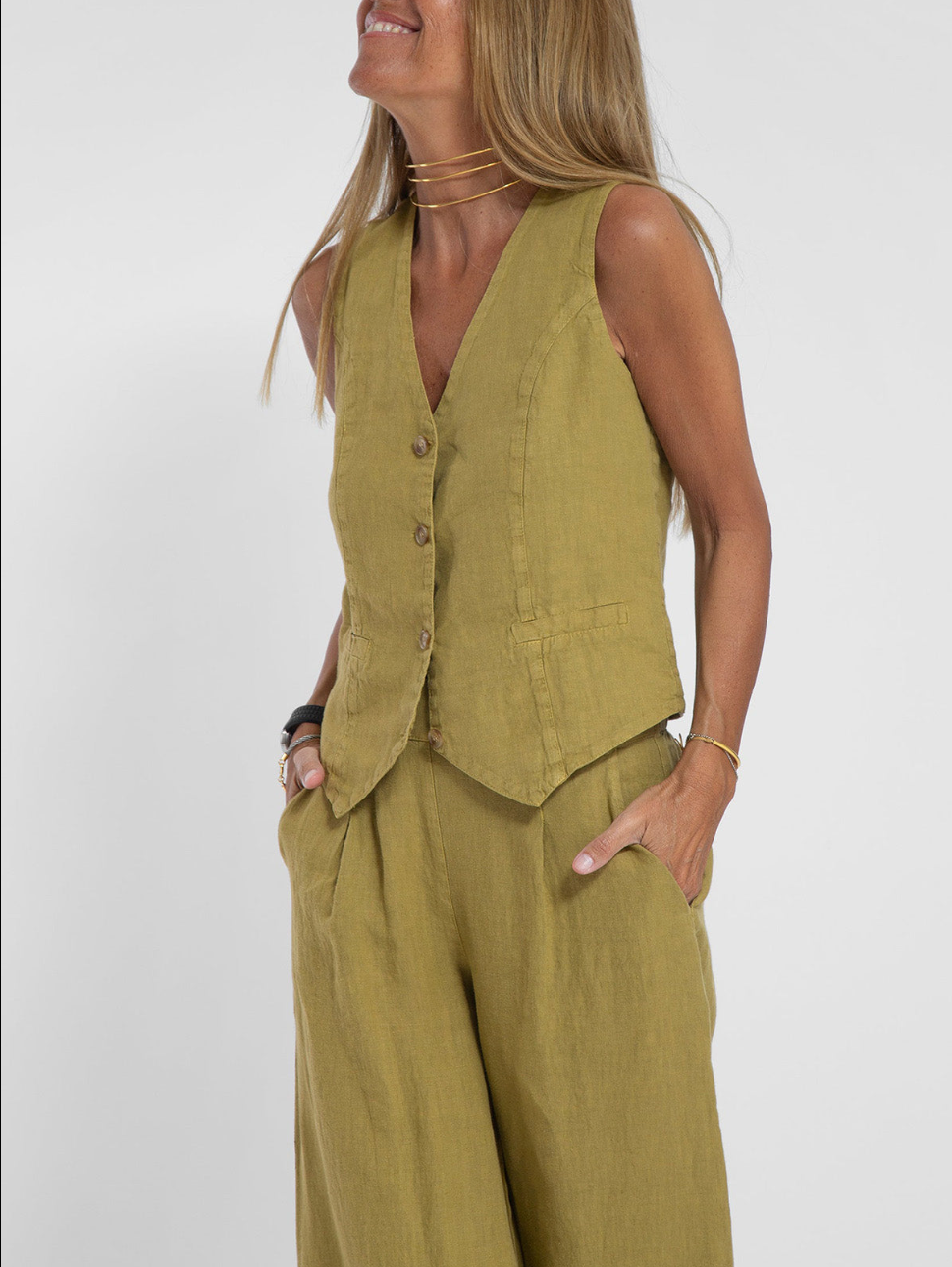 Sara™| Trendy Set (Wide Leg Trousers + Buttoned Sleeveless Vest)